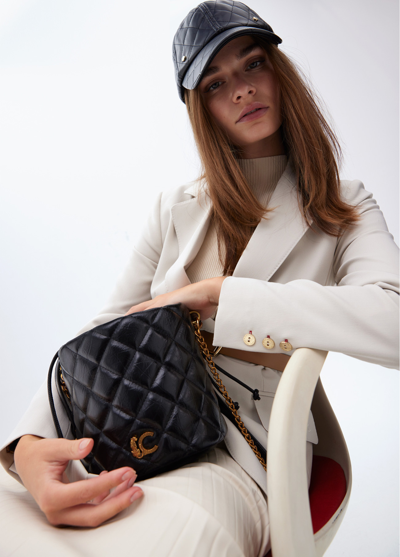 bolso-tipo-bombonera-acolchada-efecto-piel-con-logo-lc-leopardo-2