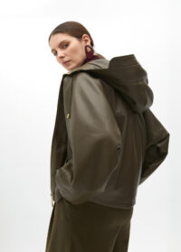 bomber-efecto-piel-manga-murcielago-con-capucha-4