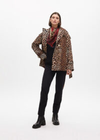 chaqueton-tipo-trench-corto-en-animal-print-con-cinturon-2