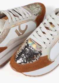 deportiva-con-suela-de-diferentes-texturas-y-detalles-en-piel-4