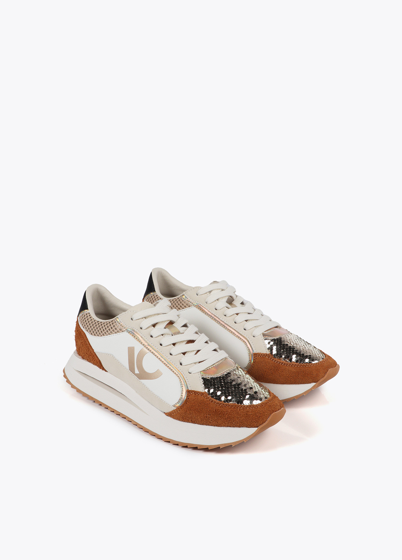 deportiva-con-suela-de-diferentes-texturas-y-detalles-en-piel-8