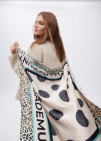 panuelo-estampado-topos-y-logo