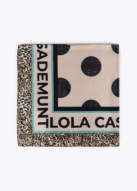 panuelo-estampado-topos-y-logo-5