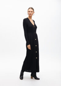 robe-en-maille-avec-boutons-et-jupe-evasee